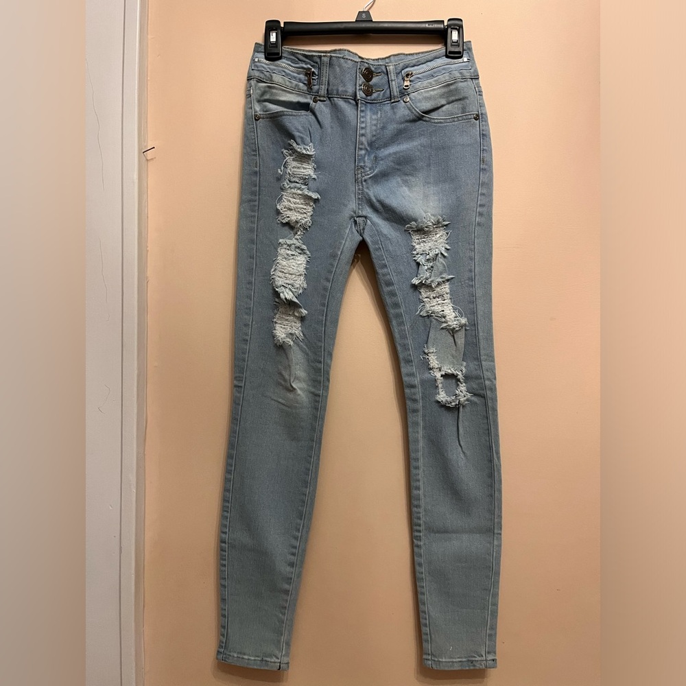 Celebrity Ace Women’s Size 5 Distressed Jeans
